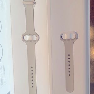 Apple Watch 40 mm sport band in Starlight